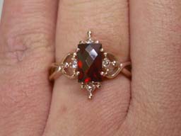 ベーネPGガーネットカレ着用(アップ)