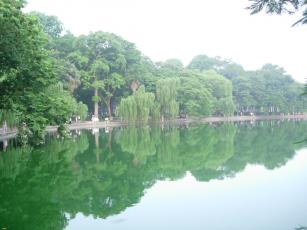 ホアンキエム湖の朝