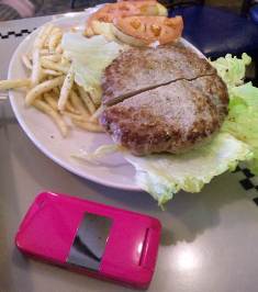 3月13日の昼食ネイビーバーガー