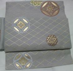 グレーの金糸帯