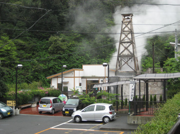 熱川温泉駅前