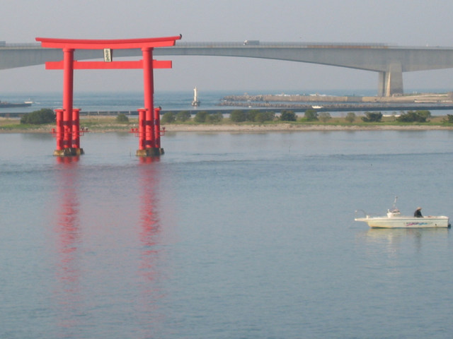 弁天島のシンボル【赤鳥居】