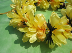 Yellow Mum Lei