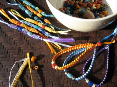 アフリカンビーズのレイ小物