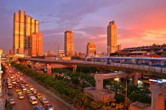 800px-Bangkok_skytrain_sunset.jpg