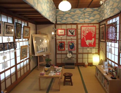 ｢猫の切り絵展/猫の足跡～一歩目～｣を開催中の特別展示室