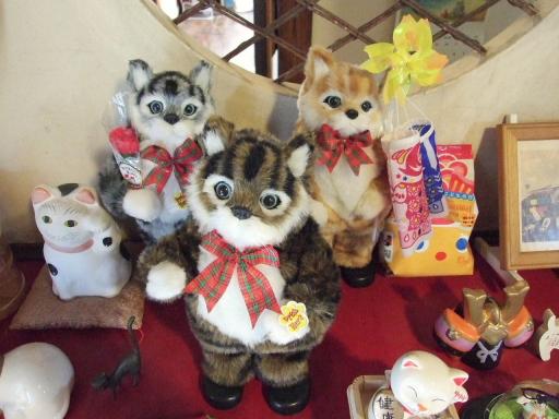 お客様をお出迎えするダンシング･キャットたち