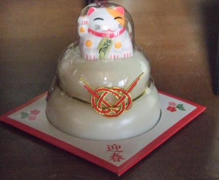 図書ルームに飾ってある猫の鏡餅