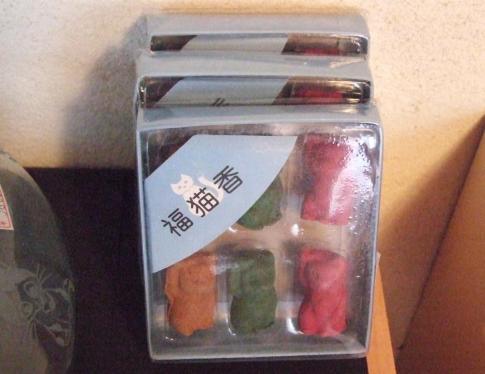 火曜日に仕入れてきた猫の御香も並べてみました