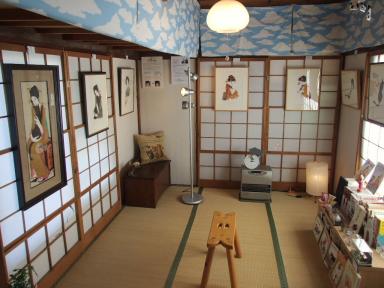 搬入が終わった「竹久夢二・米倉斉加年 猫の版画展」の展示室