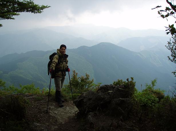 うっすらと　何処の山？