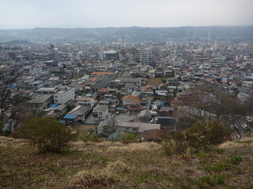 3/30 秩父市街を　羊山公園から。