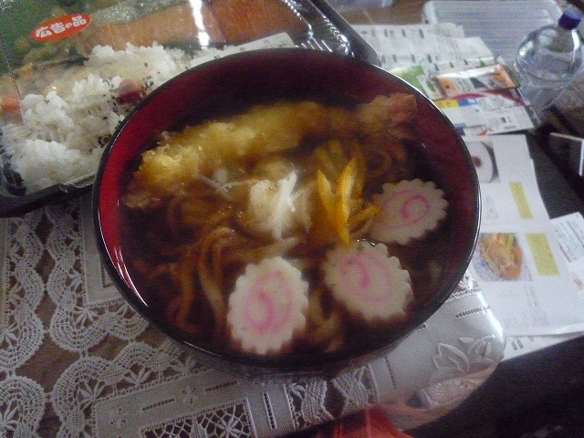 昼食に　昨日作ったうどん食す。