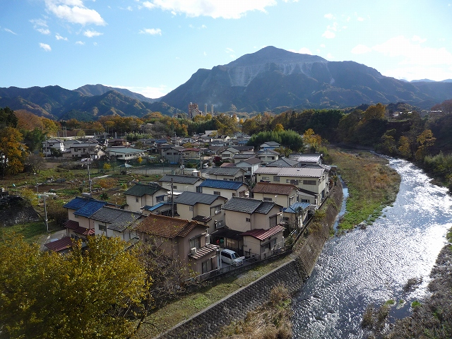 晩秋の武甲山