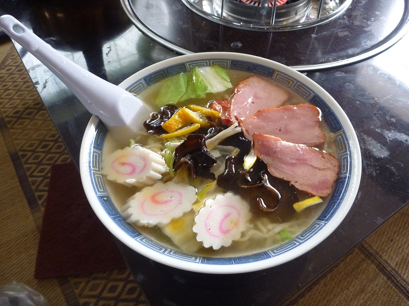 昼飯は　手作りラーメン。