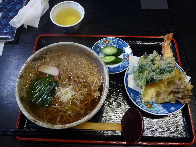 秩父の蕎麦屋　樫　天麩羅そば。