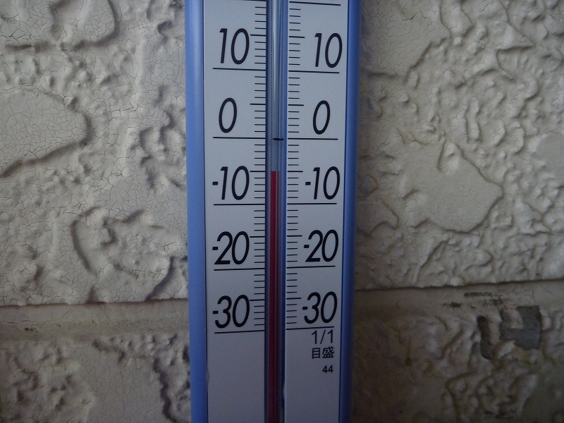 今朝も　氷点下5℃近くまで。