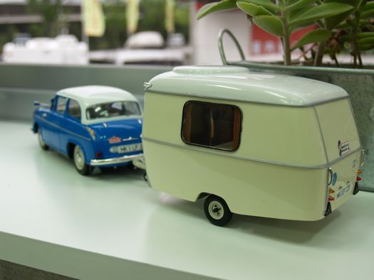 LLOYD & CAMPINGTRAILER