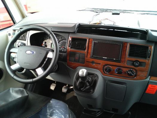 ハイマー・エクシス　運転席周り