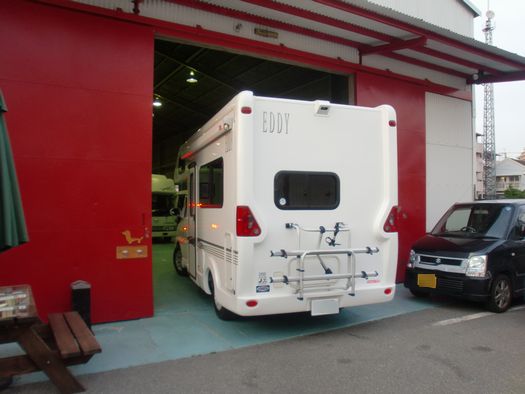 キャンピングカープラザ大阪屋内展示場
