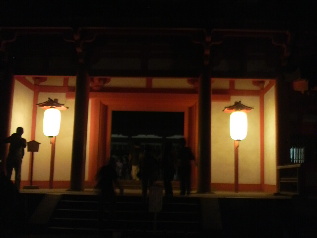 春日大社の境内に