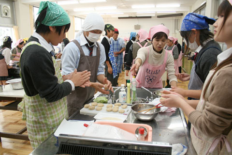 2010-11-16, 郷土料理をつくろう 05.jpg