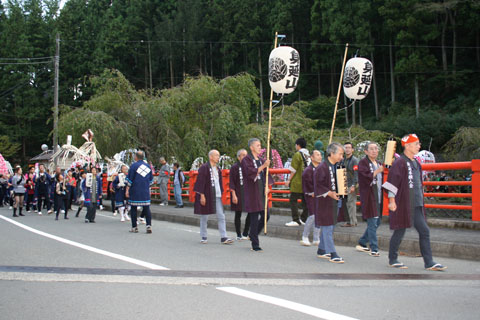 2010-10-12, 身延山万燈行列 02.jpg