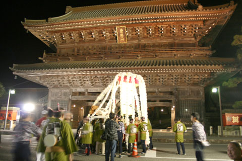 2010-10-12, 身延山万燈行列 07.jpg