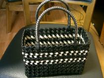 黒と白のバッグ