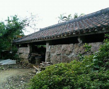 琉球の古い家