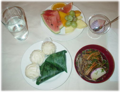 夜食(狐蕎麦・肉まん・笹おこわ)