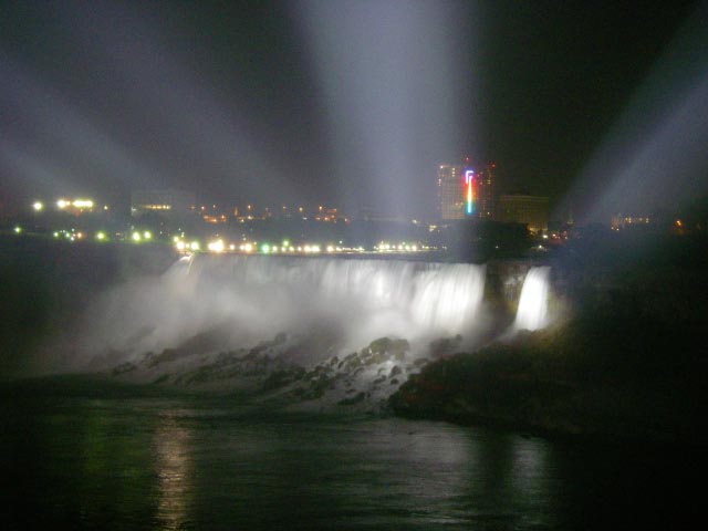 夜のアメリカ滝