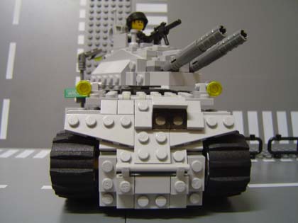 二連砲身型戦車：正面