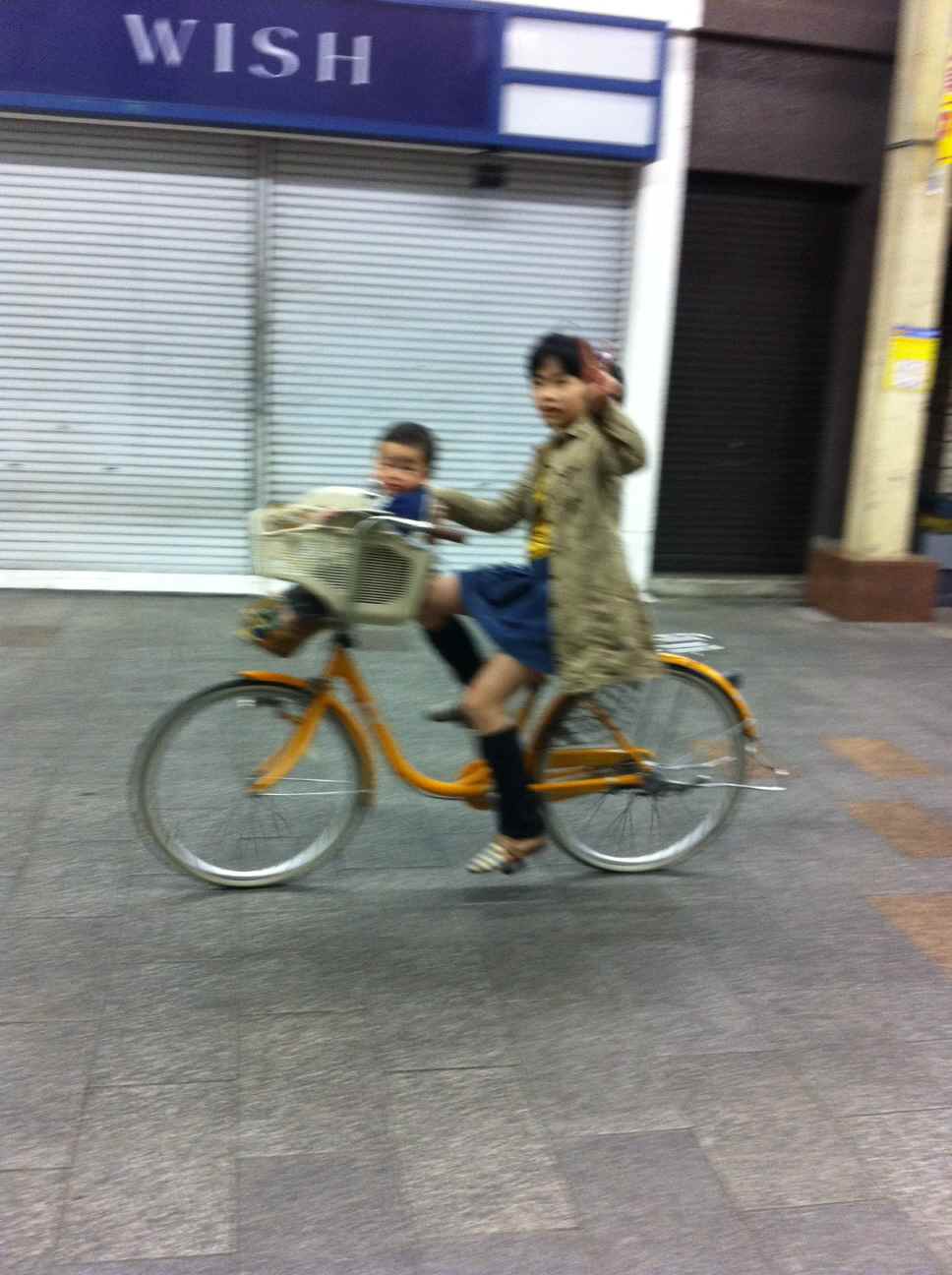 姉と自転車.jpg