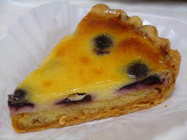 JR逗子駅前で買ったダークチェリータルト