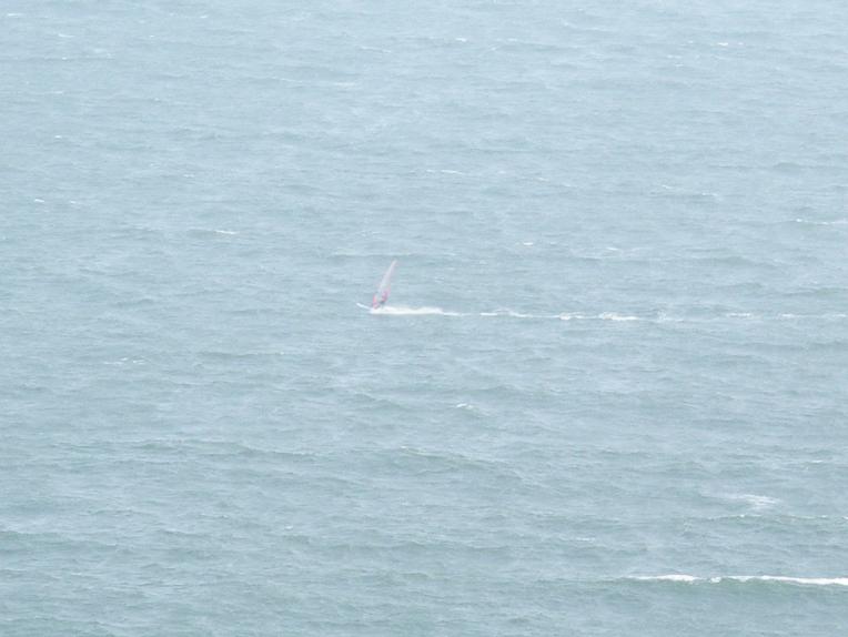 神奈川県逗子市披露山公園から見た湘南の海ややズーム