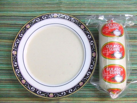 クロヤナギのホワイトアスパラのスープ