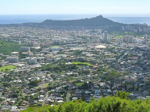 タンタラスの丘よりダイアモンドヘッドを臨む