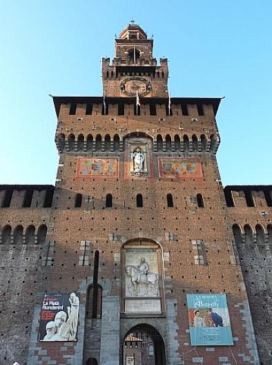 スフォルツェスコ城 1