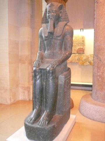 ファラオの像(ルーブル)