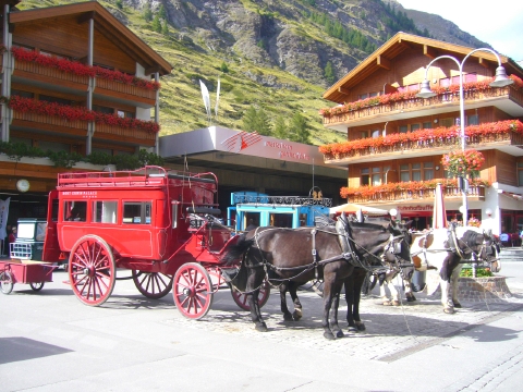 ツェルマツトの駅前