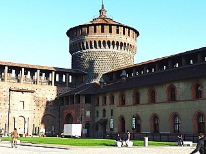 スフォルツェスコ城 2