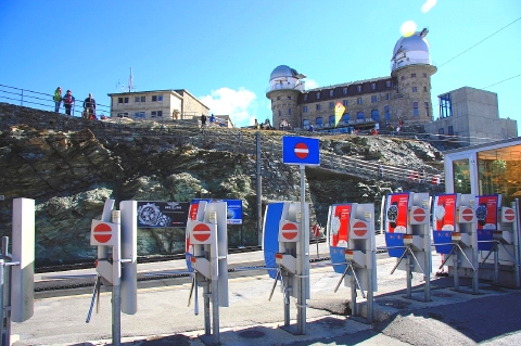 ゴルナグラード駅の改札機
