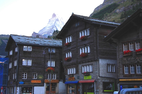 ツェルマツトの街とマッターホルン