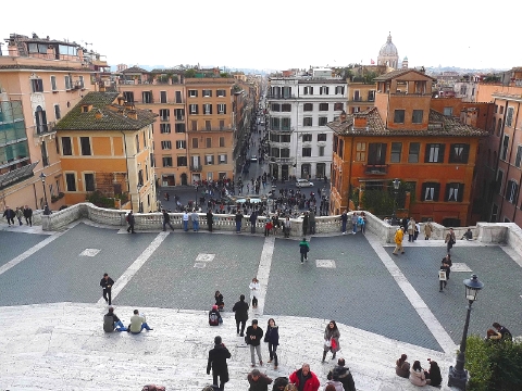 トリニタ・ディ・モンティ教会からスペイン広場
