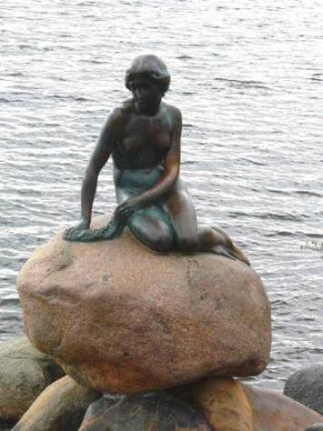 人魚姫の像　2