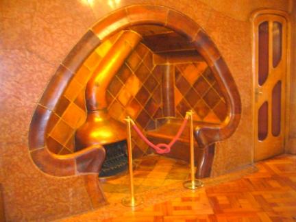 バトリョ邸マントルピース