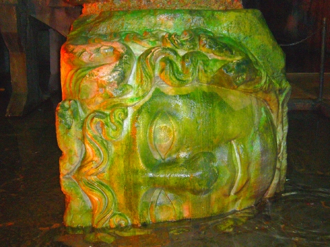 地下宮殿のメドゥーサ横　2