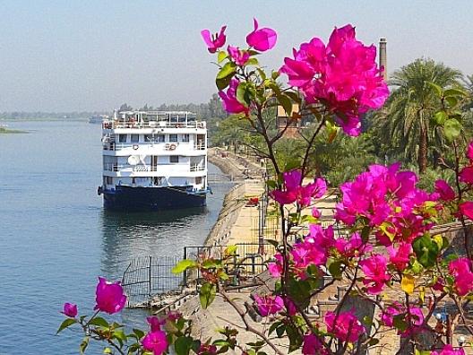 ナイル川東岸の神殿 2