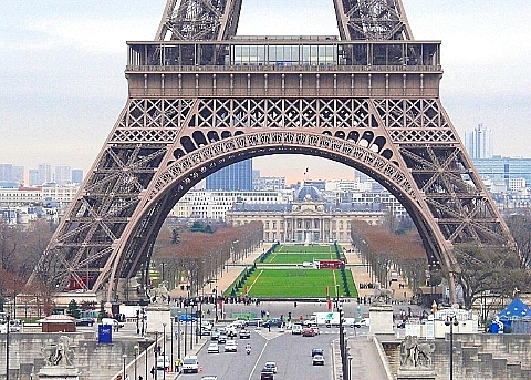 パリのエッフェル塔 2